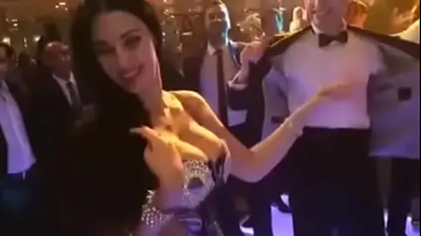 Vroča Sofinar Safinaz Hot belly dancer huge tits sveža cev