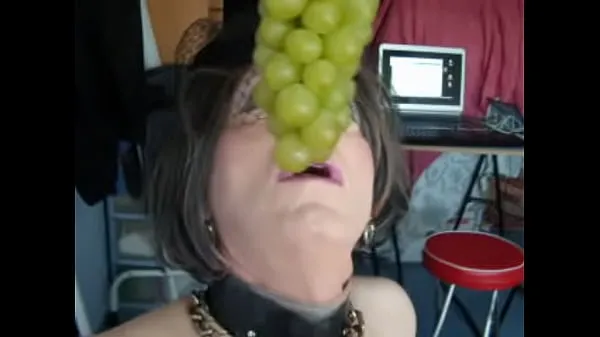 Sıcak Liana and green grapes taze Tüp