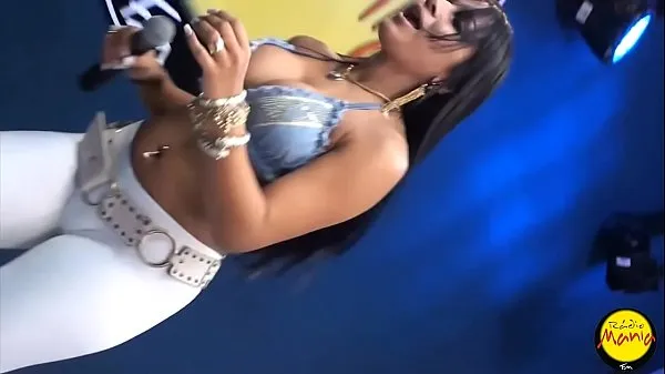 Ống nóng Mariana Souza no Bundalelê tươi