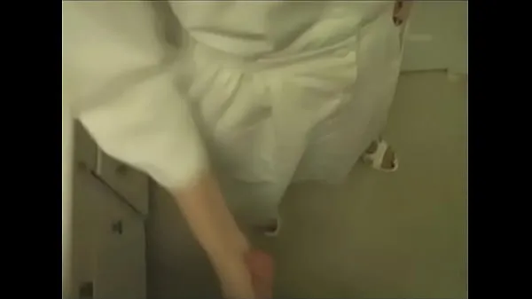 Vroča Naughty nurse gives patient a handjob sveža cev
