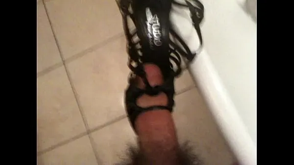 Hot Cumming on my roommate shoes 05 fresh Tube