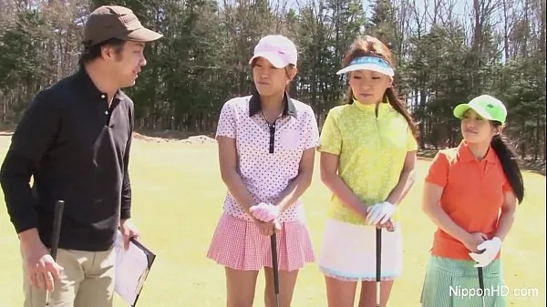 Varm Asian teen girls plays golf nude färsk tub