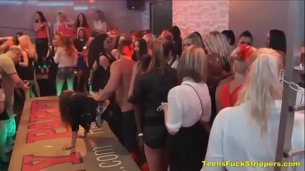 Tabung segar Horny Teens Blow And Bang Strippers At CFNM Party panas