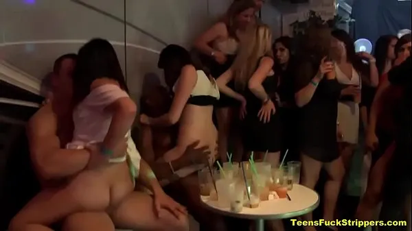 Forró CFNM Strippers Bang Dirty Teen Sluts At Party Night friss cső