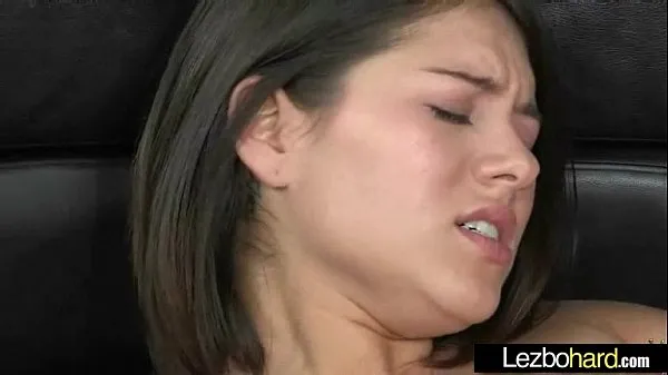 Varmt Lesbians Enjoy Licking And Kissing Each Other clip-16 frisk rør