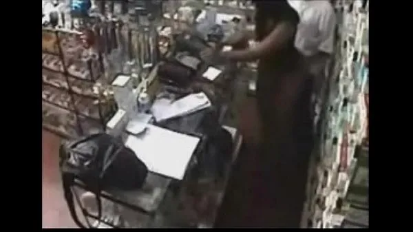 Tabung segar Real ! Employee getting a Blowjob Behind the Counter panas