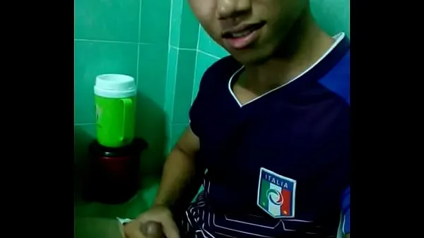 Varm Vietnamese boy shows off his dick färsk tub