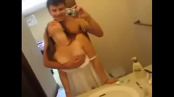 Varm amateur couple suck färsk tub
