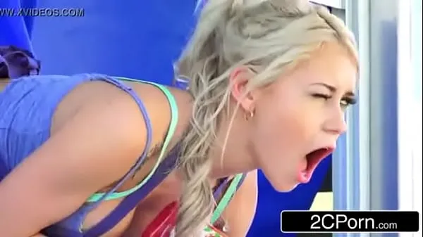 hot blonde babe serving hot dogs and fucked same time أنبوب جديد ساخن