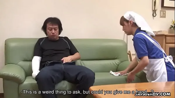 Gorąca Asian housekeeper helps him out with his problem świeża tuba