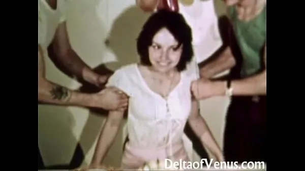 Varm Vintage Erotica 1970s - Hairy Pussy Girl Has Sex - Happy Fuckday färsk tub