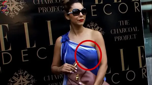 뜨거운 Oooppsss Gauri Khan In Blue Sexposing Dress NIP Visible 신선한 튜브