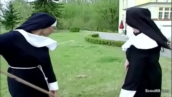 Vroča Craftsman fucks horny nun right in the monastery sveža cev