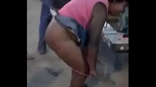 Ống nóng Couple fucking in publicly on kiambu streets tươi