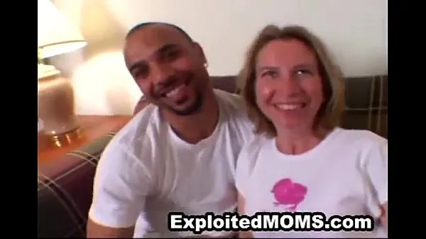 ร้อนแรง Mom w Big Tits trys Black Cock in Mature Interracial Video หลอดสด