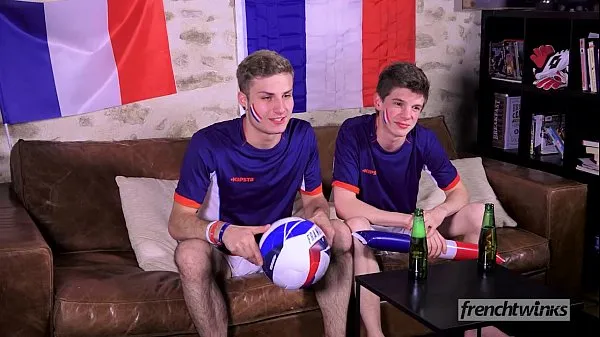 Ζεστό Two twinks support the French Soccer team in their own way φρέσκο ​​σωλήνα