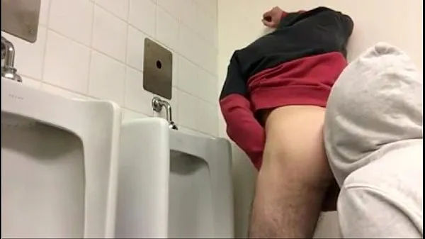 2 guys fuck in public toilets Tiub segar panas