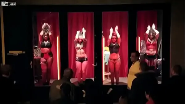 Hete Redlight Amsterdam - De Wallen - Prostitutes Sexy Girls verse buis