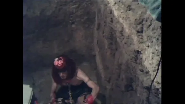 Ống nóng Sissy Slave Drinks Piss Chained in Mud tươi