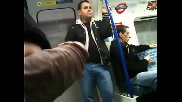 Vroča showing stick in subway sveža cev