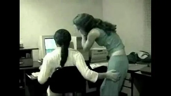 Quente lesbians in the office tubo fresco