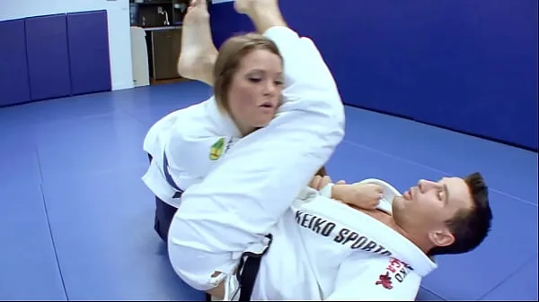 Varmt Horny Karate students fucks with her trainer after a good karate session frisk rør
