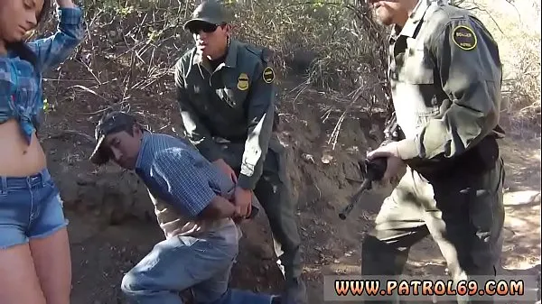 Varmt Hot police woman xxx Mexican border patrol agent has his own ways to frisk rør
