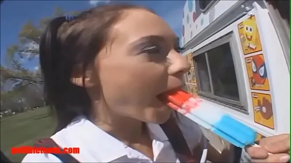 Ζεστό icecream truck gets more than icecream in pigtails φρέσκο ​​σωλήνα