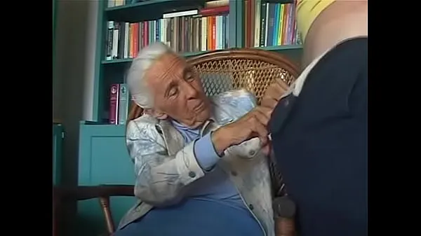 Gorąca 92-years old granny sucking grandson świeża tuba