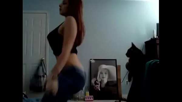 Vroča Millie Acera Twerking my ass while playing with my pussy sveža cev