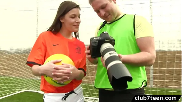 Kuuma Teen female footballer fucks photographer tuore putki