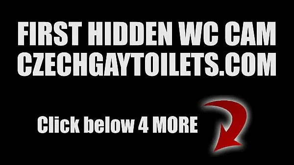 Hete Czech Guys Spied with Hidden Cammera in Toilet verse buis