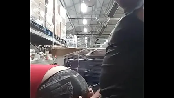 Tabung segar Quickie with a co-worker in the warehouse panas