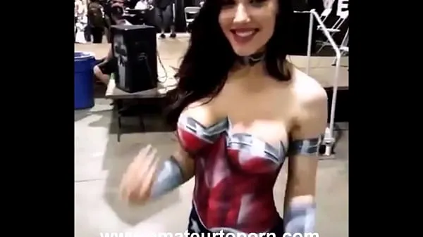 Sıcak Naked Wonder Woman body painting,amateur teen taze Tüp