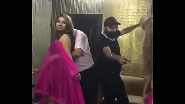 Varm Desi mujra dance at rich man party färsk tub