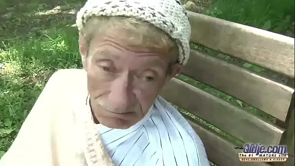 Vroča Old Young Porn Teen Gold Digger Anal Sex With Wrinkled Old Man Doggystyle sveža cev
