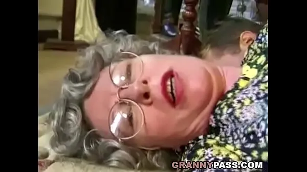 Tabung segar German Granny Can't Wait To Fuck Young Delivery Guy panas
