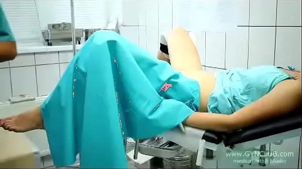 Forró beautiful girl on a gynecological chair (33 friss cső