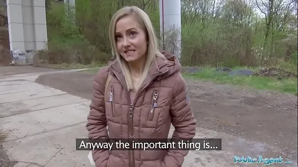 Vroča Public Agent Blonde runs from Police after fucking outdoors sveža cev