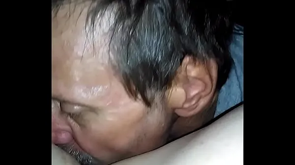 Gorąca Licking shaved pussy świeża tuba