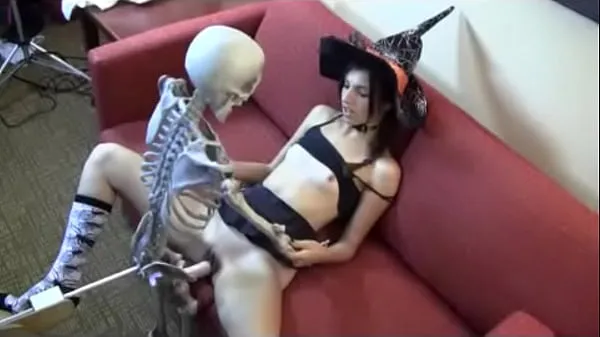 Vroča Who is she? Witch fucking skeleton sveža cev