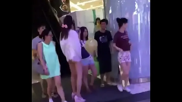热的 Asian Girl in China Taking out Tampon in Public 新鲜的管