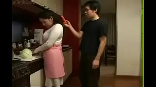 Ống nóng Hot Japanese Asian step Mom fucks her in Kitchen tươi
