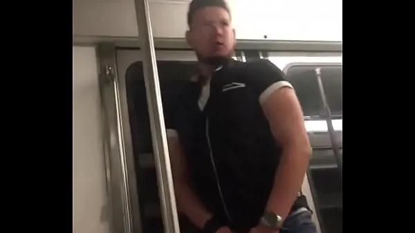 Vroča Sucking Huge Cock In The Subway sveža cev