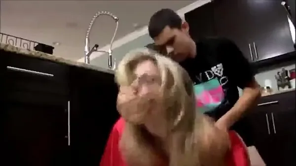 Hete Young step Son Fucks his Hot stepMom in the Kitchen verse buis