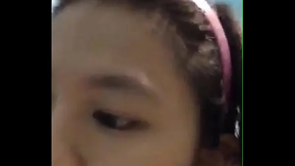 Varm Indonesian girl bath on webcam part 2 färsk tub
