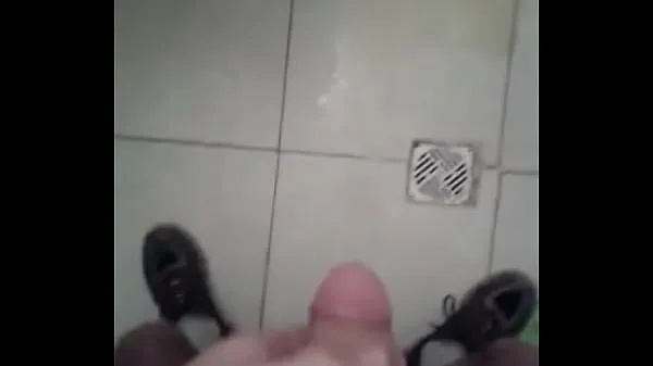Tabung segar pissing on the floor panas