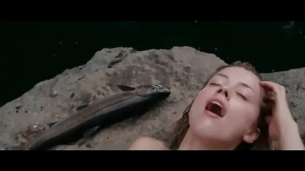 热的 Amber Heard Nude Swimming in The River Why 新鲜的管