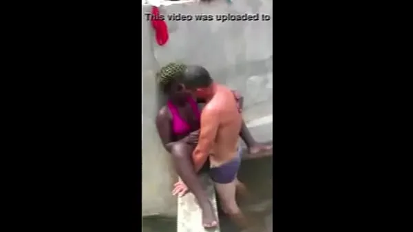 Vroča tourist eating an angolan woman sveža cev
