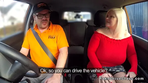 Varmt Huge tits granny bangs driving instructor frisk rør